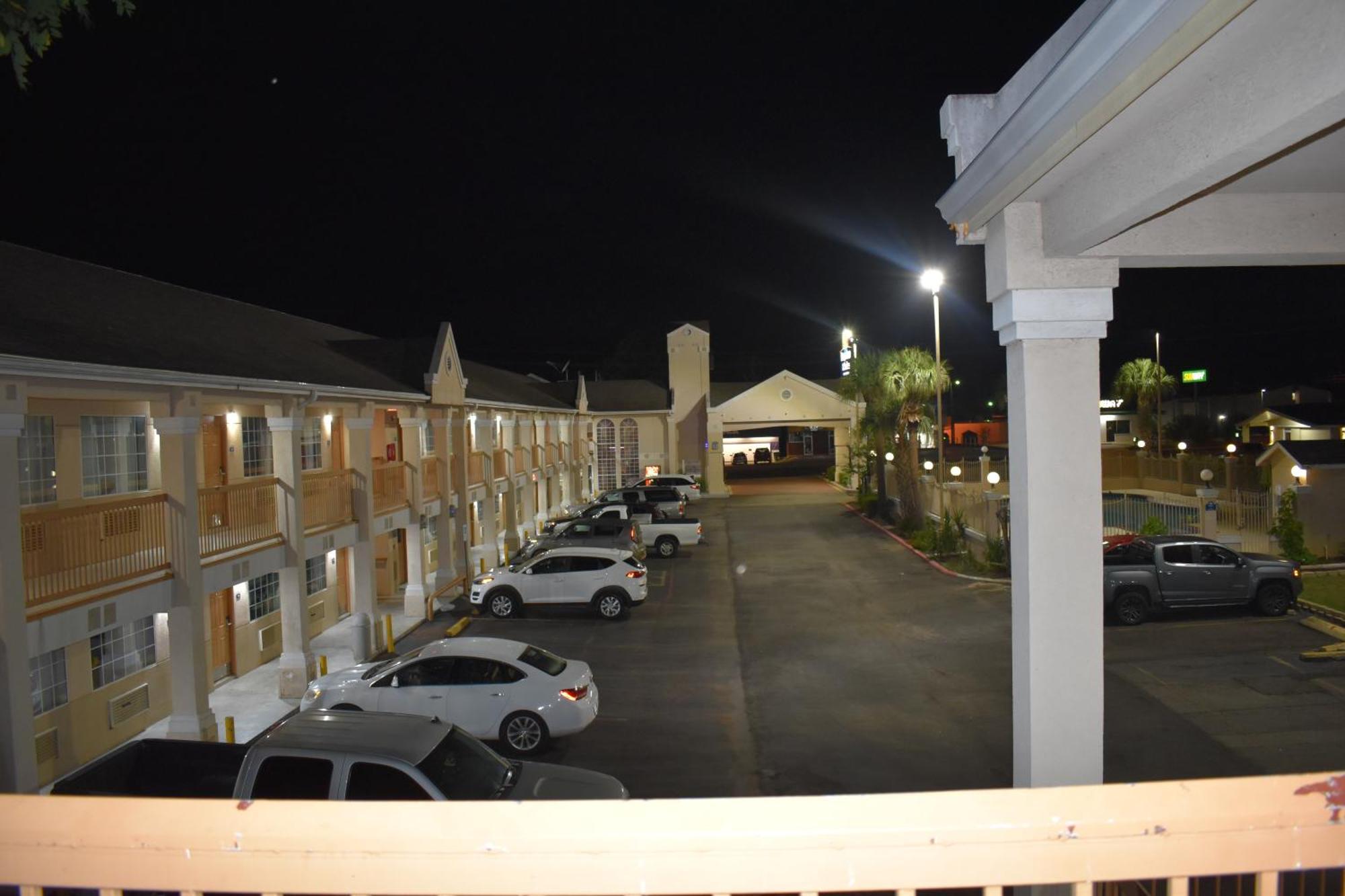 Days Inn By Wyndham Nacogdoches/Sfa University/Downtown Buitenkant foto