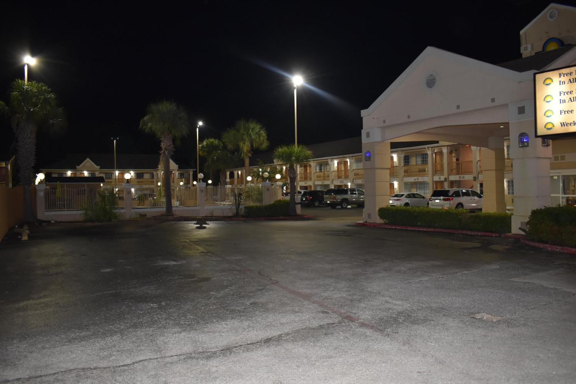 Days Inn By Wyndham Nacogdoches/Sfa University/Downtown Buitenkant foto