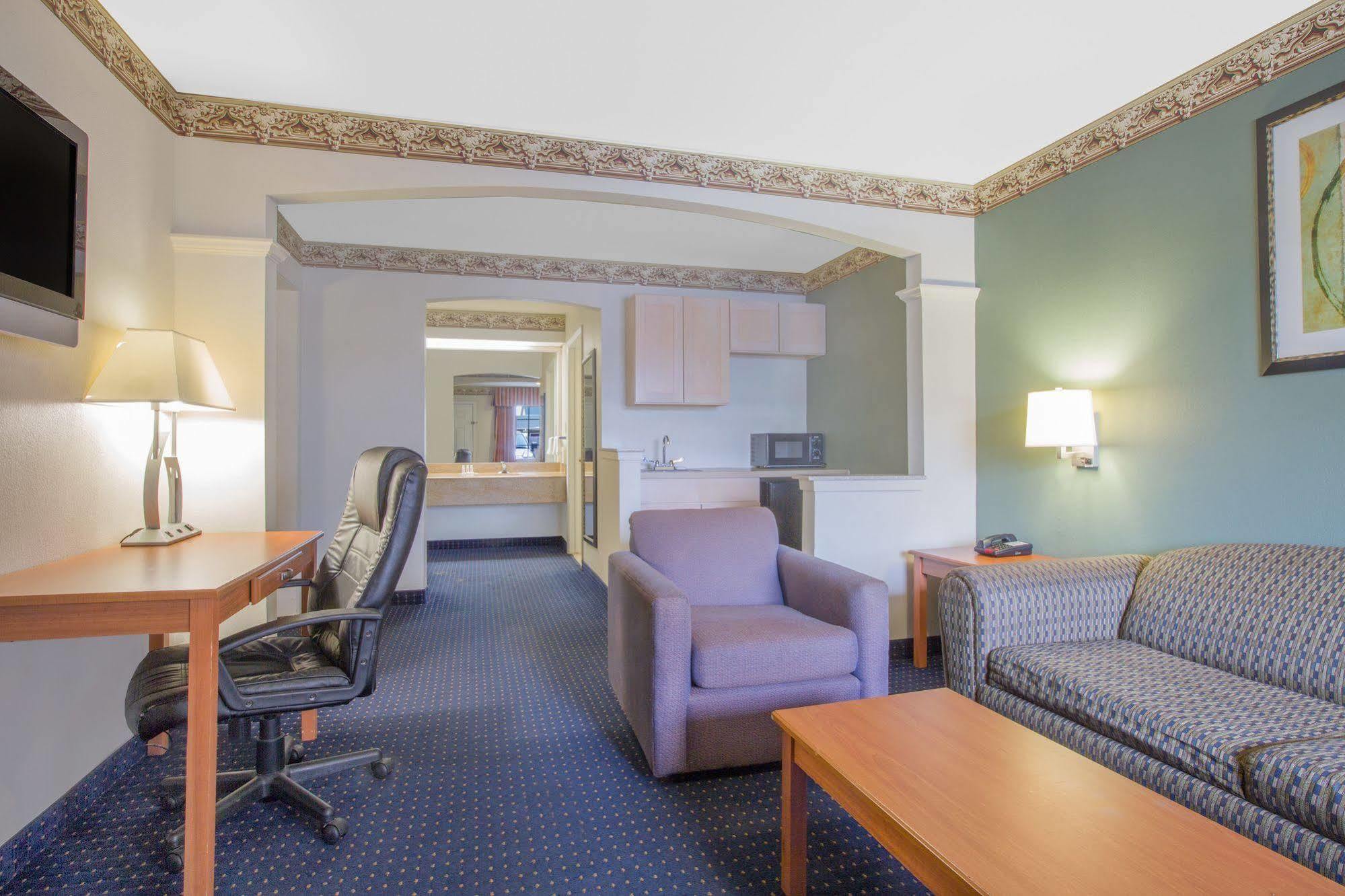Days Inn By Wyndham Nacogdoches/Sfa University/Downtown Buitenkant foto