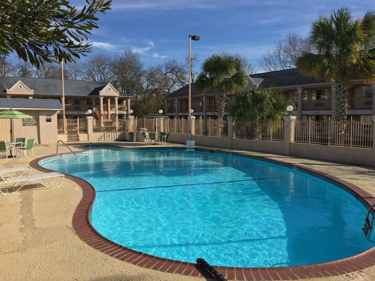 Days Inn By Wyndham Nacogdoches/Sfa University/Downtown Buitenkant foto